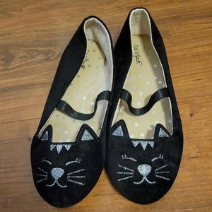 Girls cat, shoes.